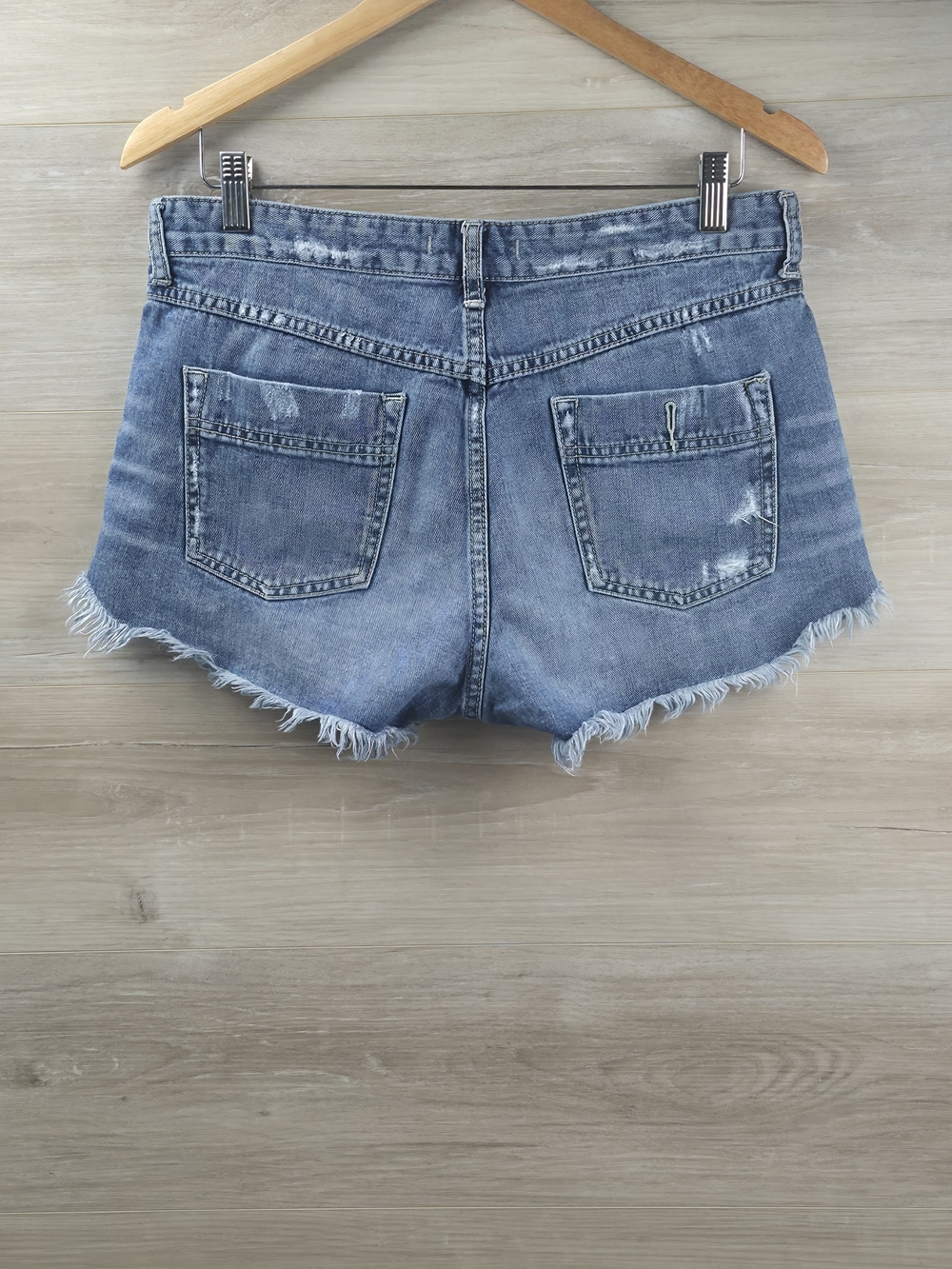 Free People Distressed Denim Cutoff Shorts Blue Cuffed Frayed Size 29 - Picture 6 of 6